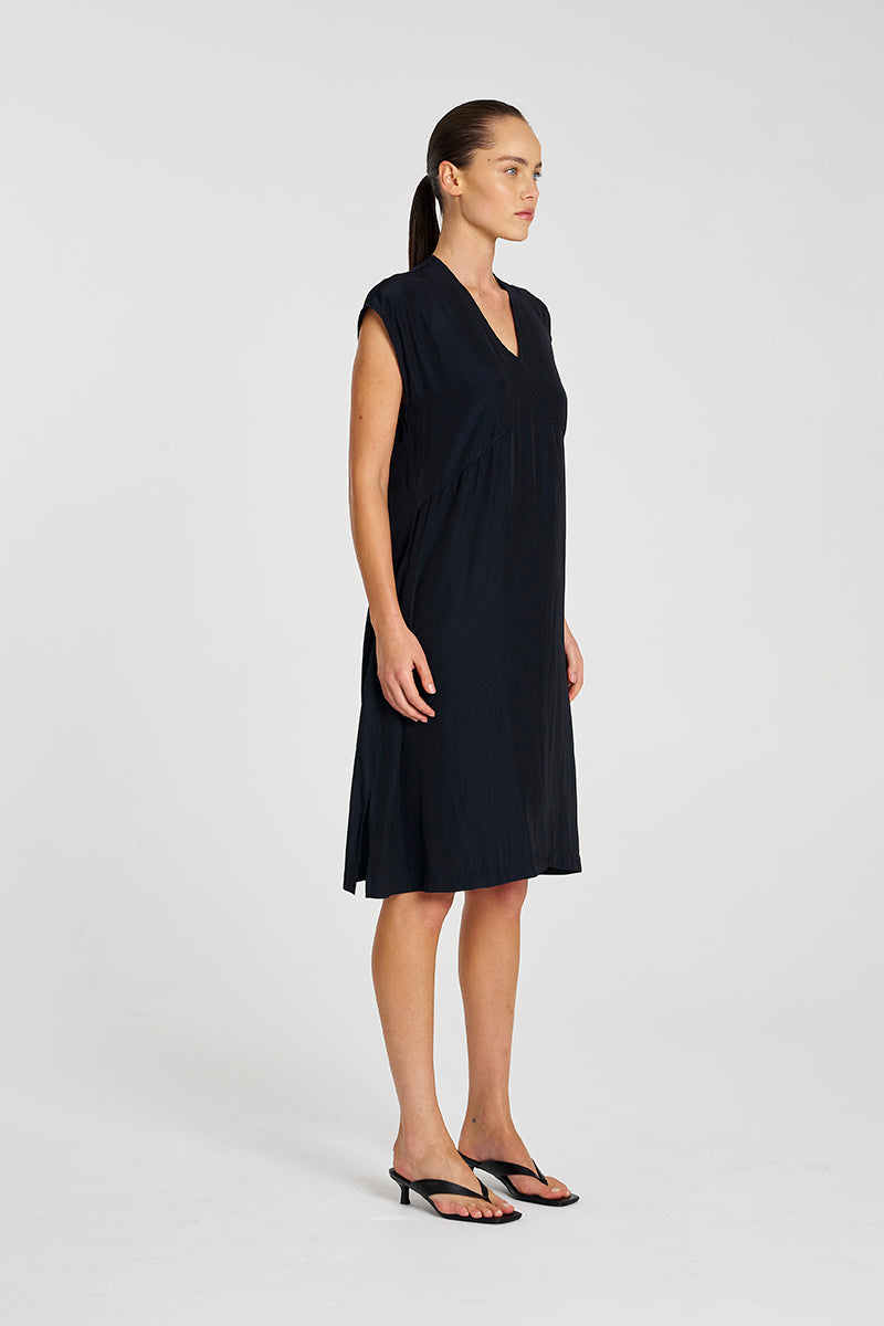 F67 3033 SLICE DRESS
