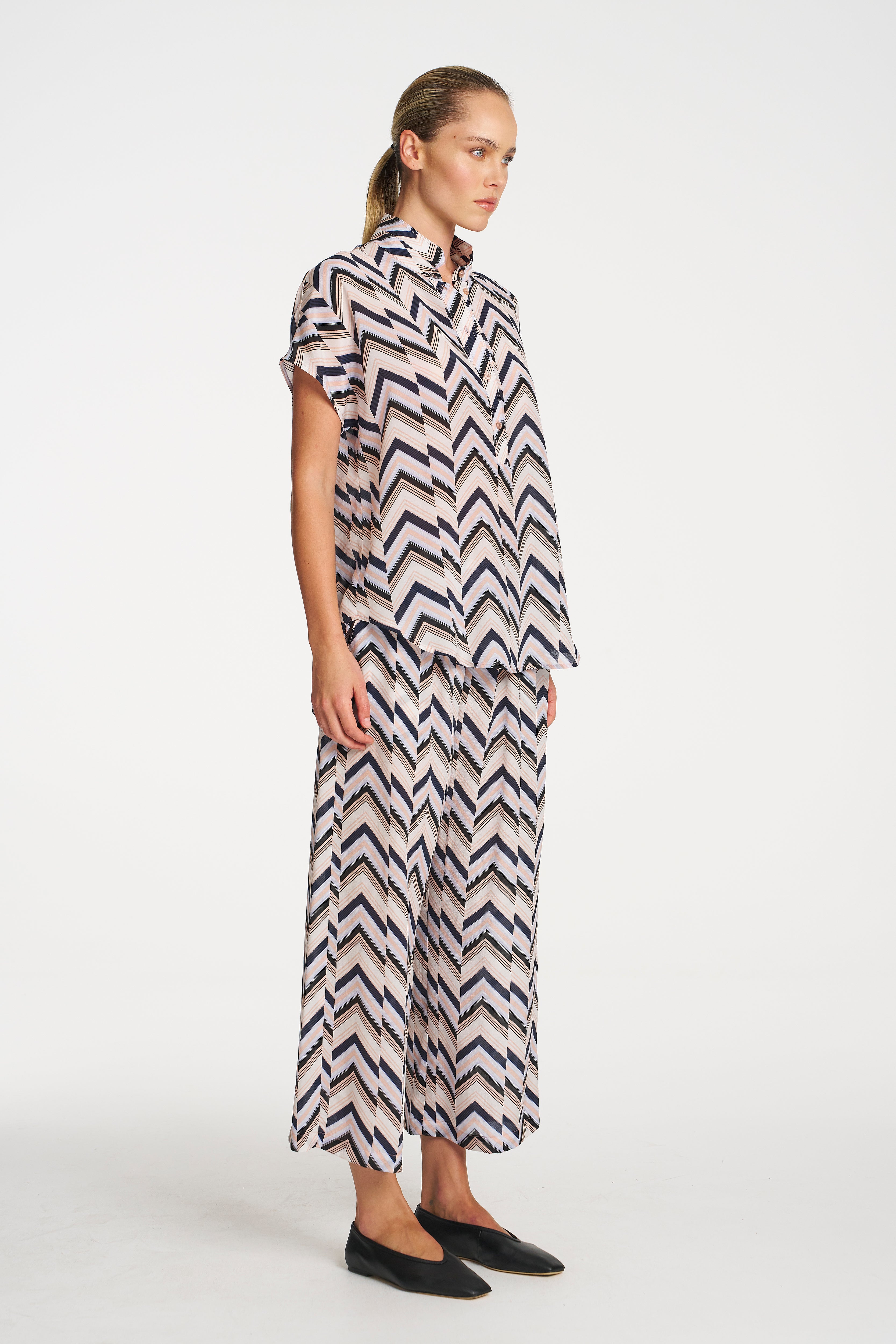 F857 8646 TAB STAND SHELL - MELA PURDIE