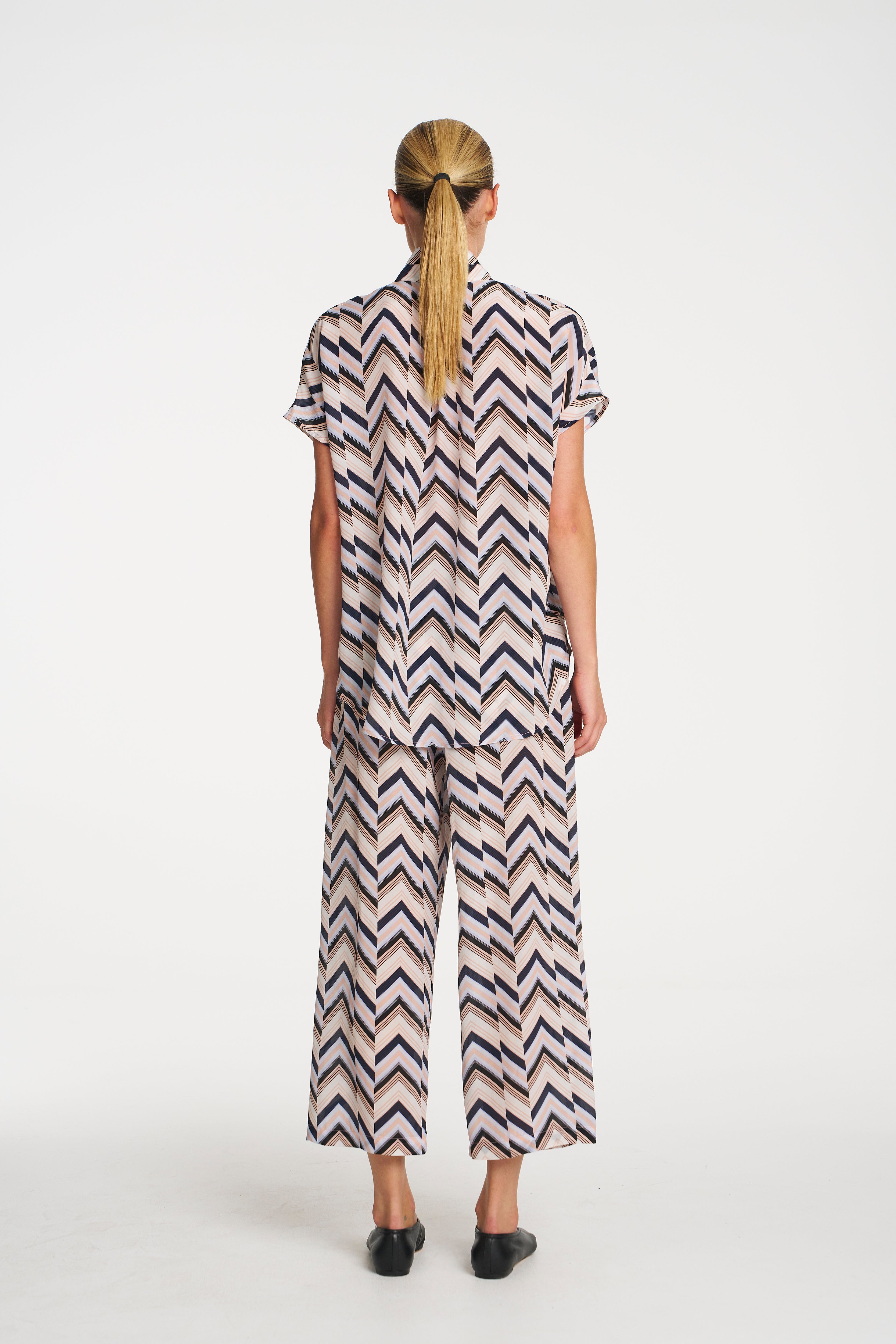 F857 8646 TAB STAND SHELL - MELA PURDIE