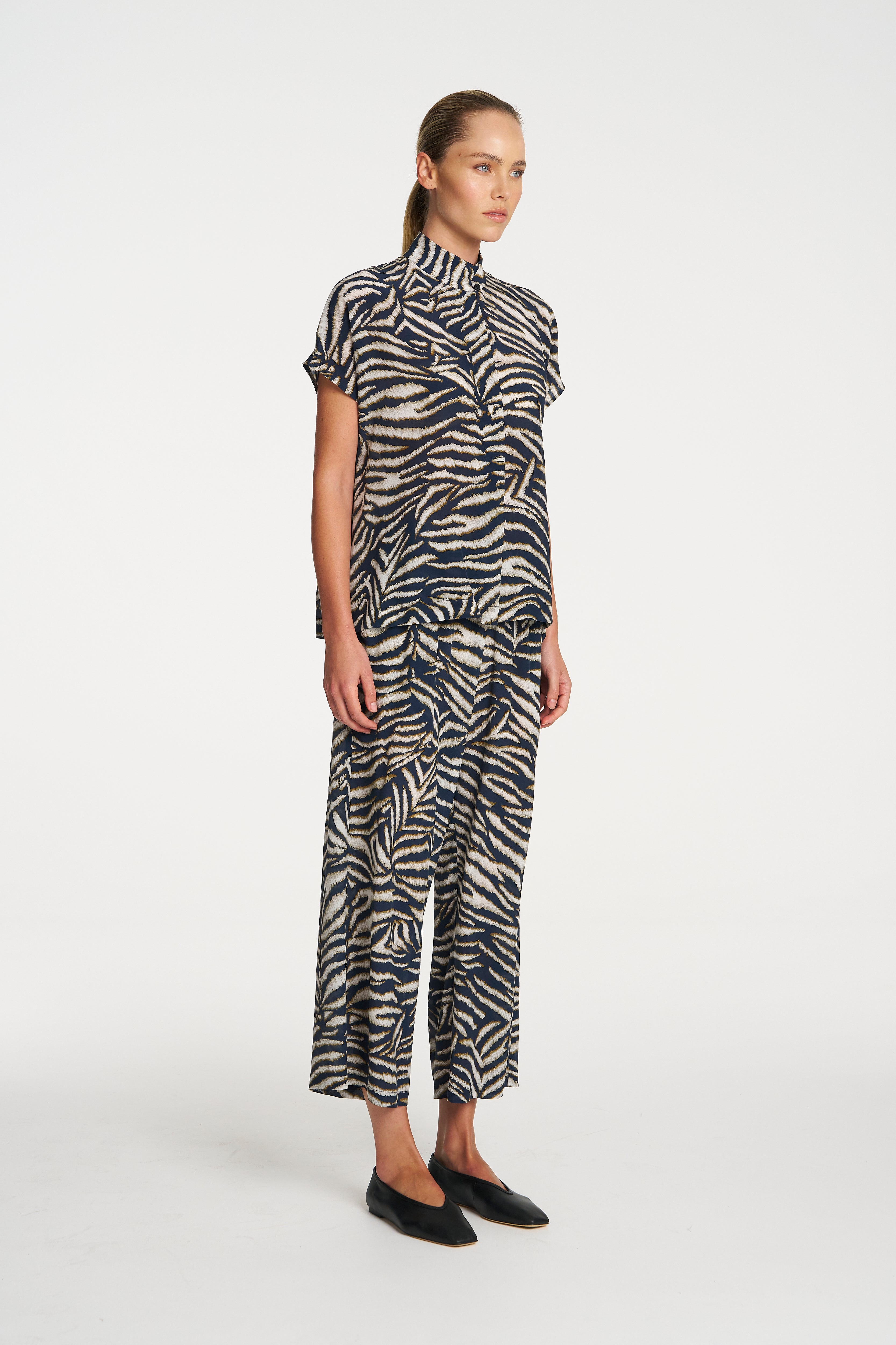 F858 8037 FUNNEL SHELL - MELA PURDIE