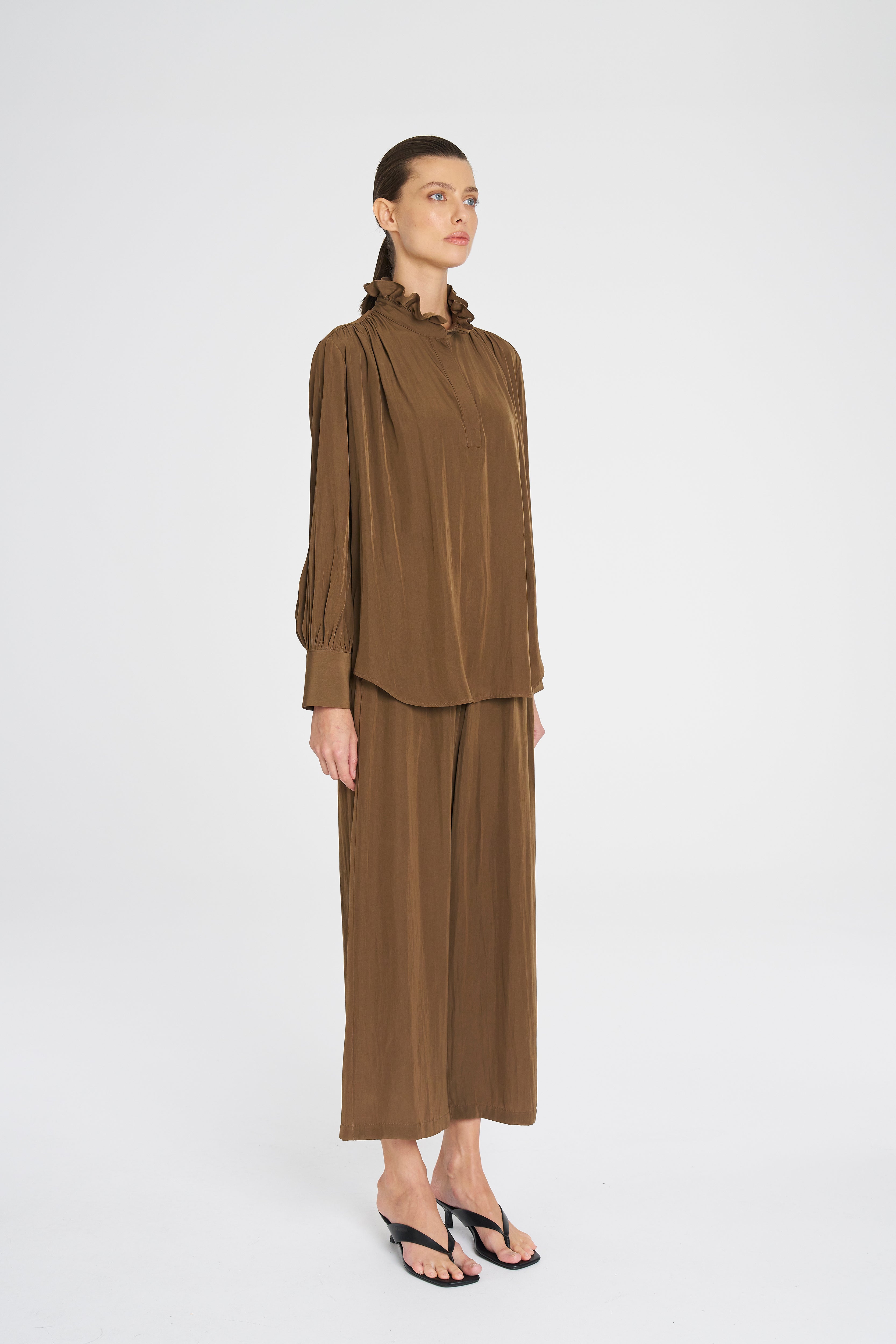 F67 8919 FRILL NECK BLOUSE - MELA PURDIE